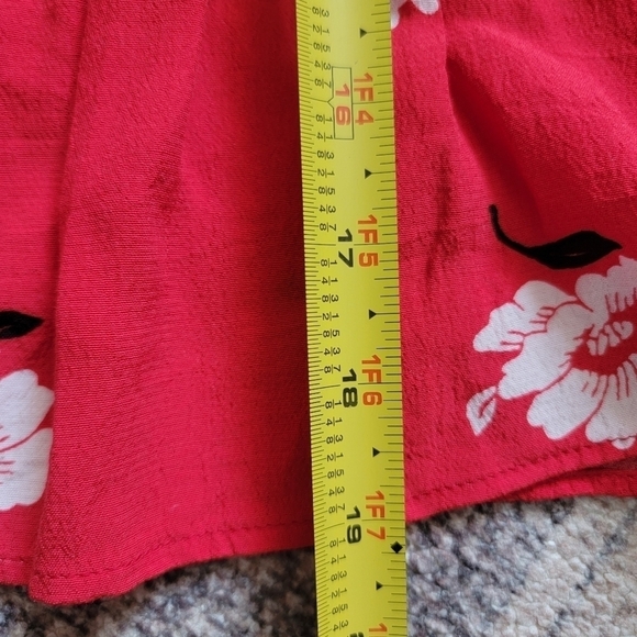 2/$20 Zara Red V Neck Floral Print Top M - Picture 5 of 7